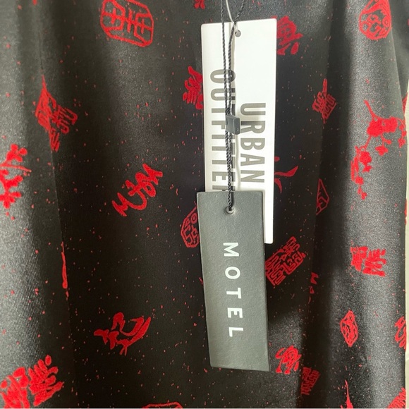 URBAN OUTFITTERS Motel Mini Bodycon Dress Black and Red motif, Size MEDIUM - Picture 3 of 4